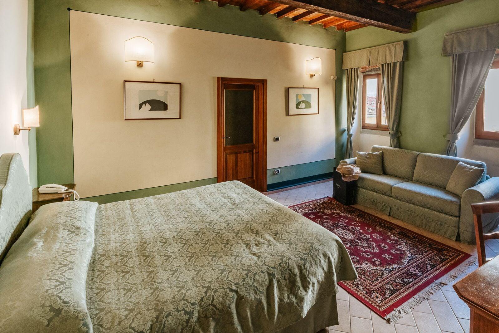Hotel Dimora Casa Eugenia 3*